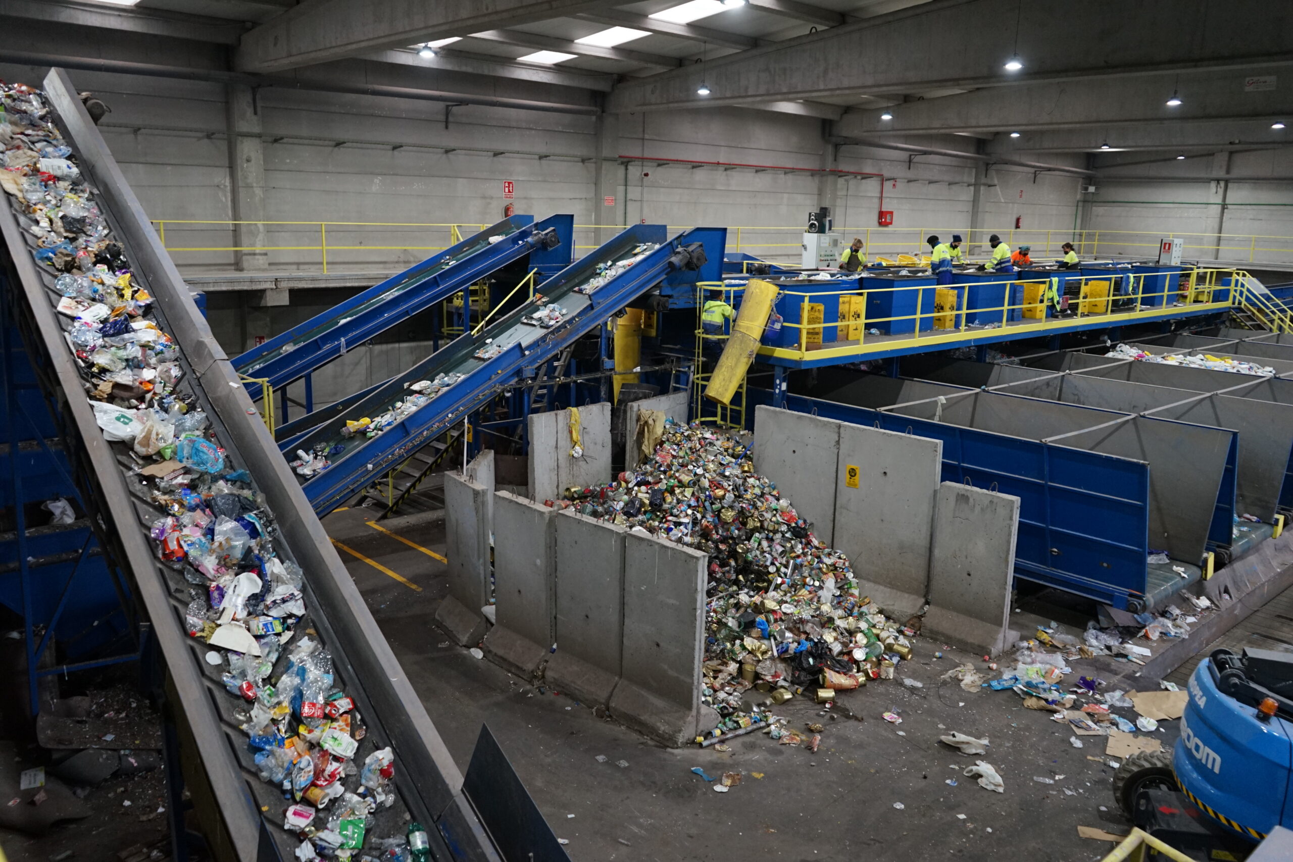 Dentro del enfoque de Residuo Cera la reutilización y el reciclaje es vital.