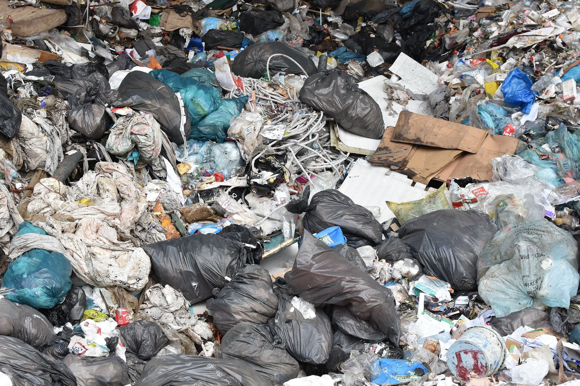 Reciclaje frente a acumulación de residuos