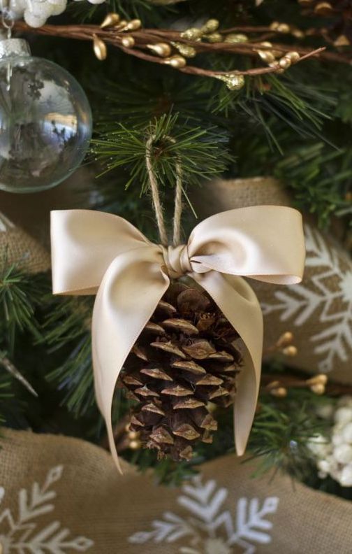 Adornos navideños con materiales reciclados