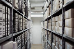 Los archivos y documentos confidenciales deben ser eliminados antes de su posible reciclaje.