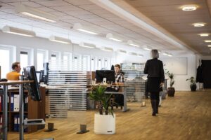 El reciclaje puede ayudar a las empresas a reducir costes de varias maneras.