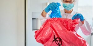 Bolsas de plástico de alta densidad, utilizadas para residuos no peligrosos o biosanitarios no específicos.