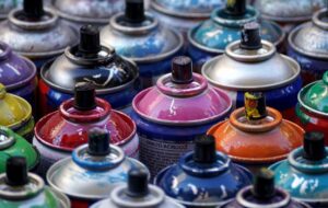 Los aerosoles y diferentes tipos de sprays son residuos peligrosos