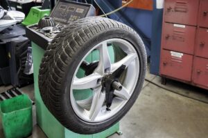 Algunos talleres generales de reparación de automóviles también pueden aceptar neumáticos usados.
