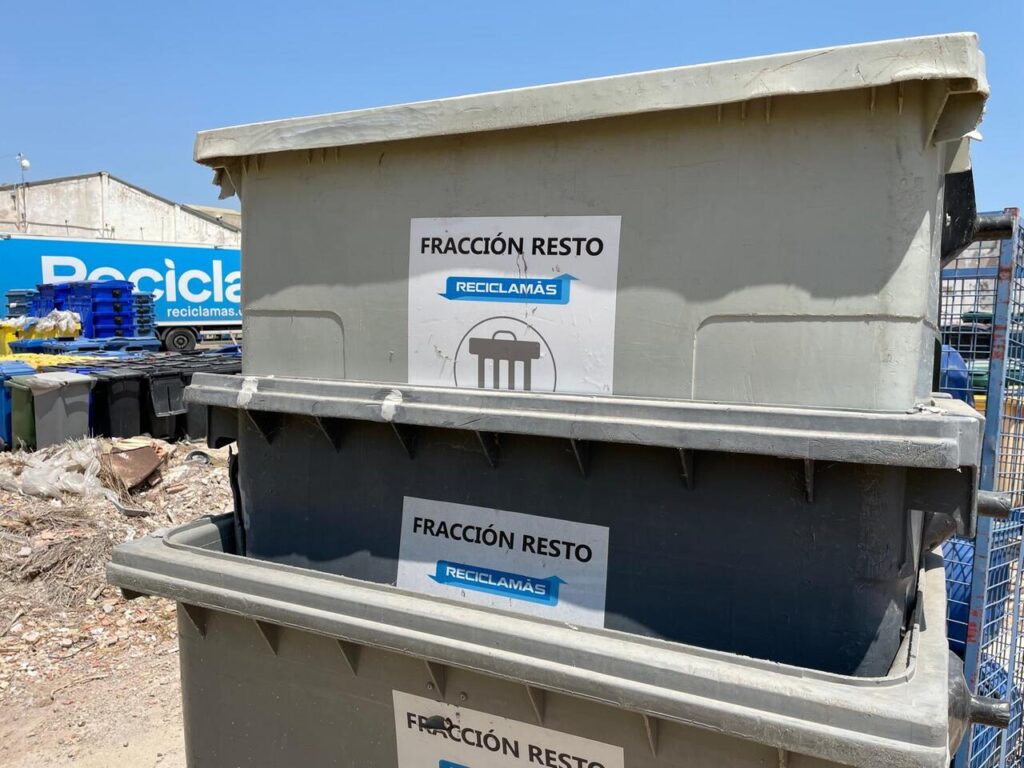 Lo importante es comprobar que el recipiente indique expresamente “resto” o “fracción resto”.